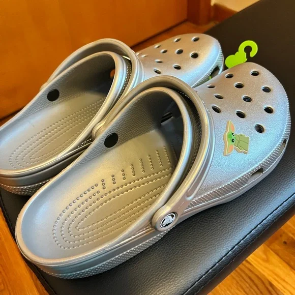 CROCS/Disney Grogu Clogs Size 13. Brand New Never Worn!!!! - Picture 8 of 10